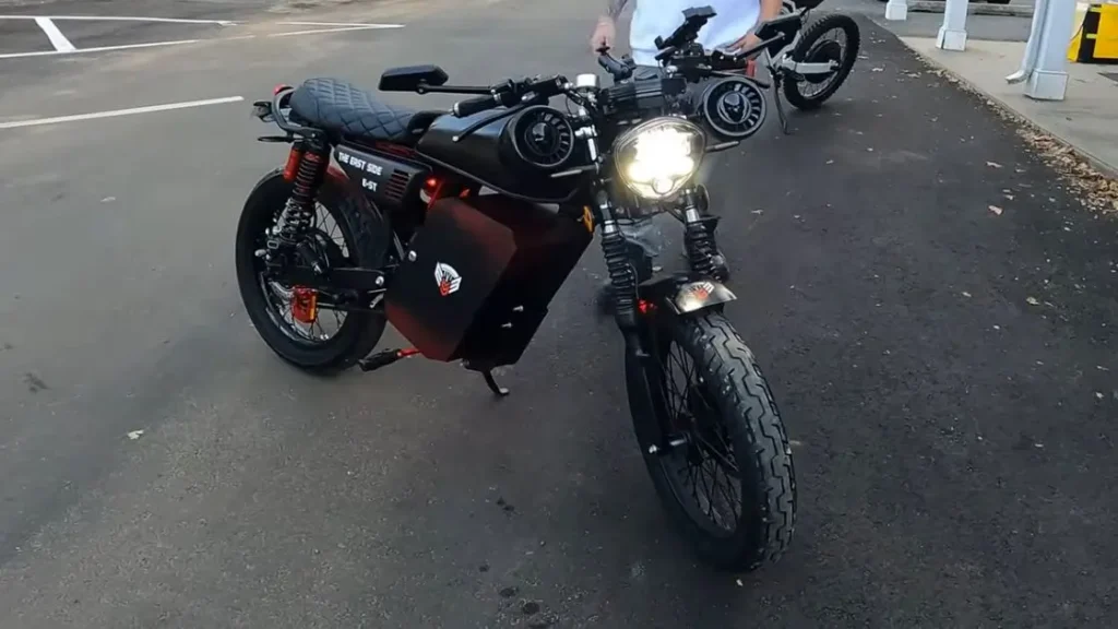 Electric café racer motorcycle