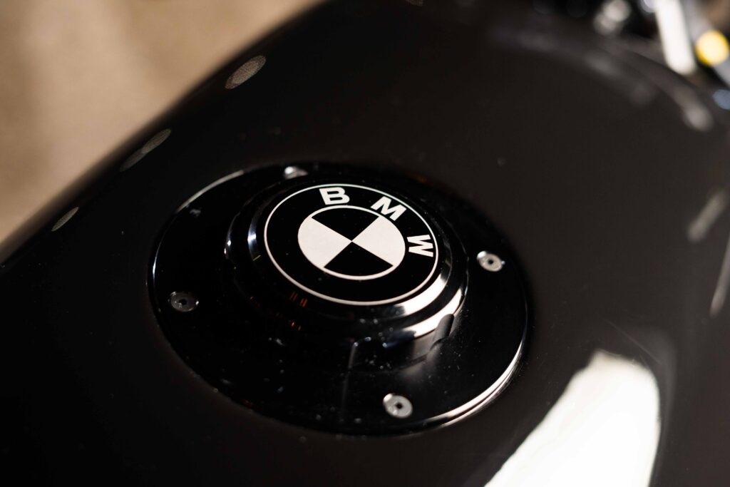 Blackout BMW K100RT Cafe Racer by Nakromedia
