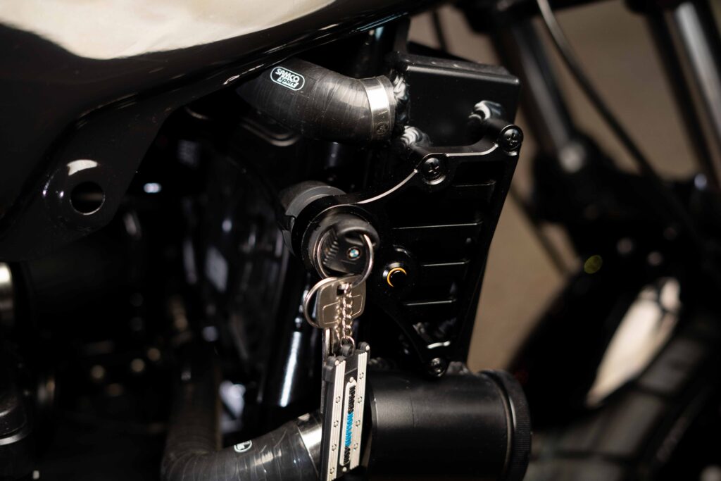 Blackout BMW K100RT Cafe Racer by Nakromedia