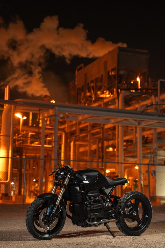 Jet black BMW K75 café racer