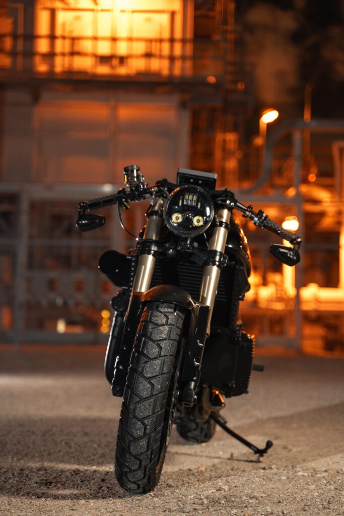 Full custom blackout BMW café racer
