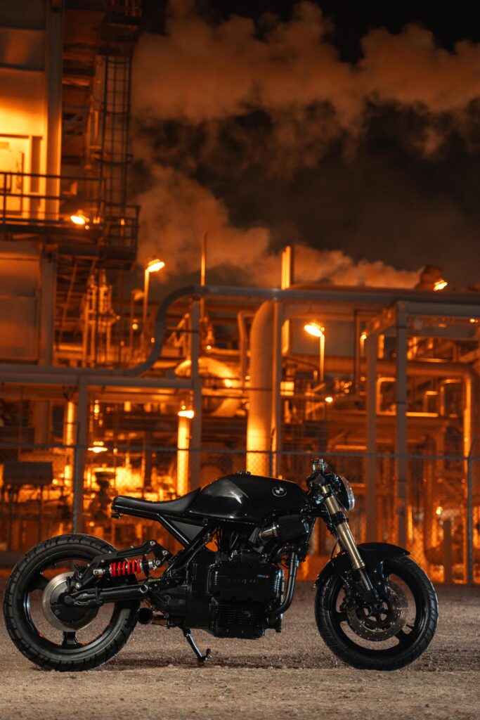 Jet black BMW K75 café racer