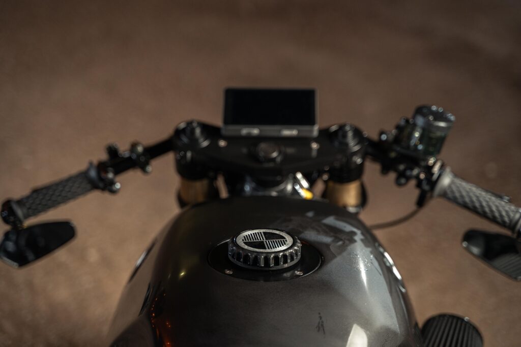1992 BMW K75 café racer Handlebars, Controls & Cockpit Setup