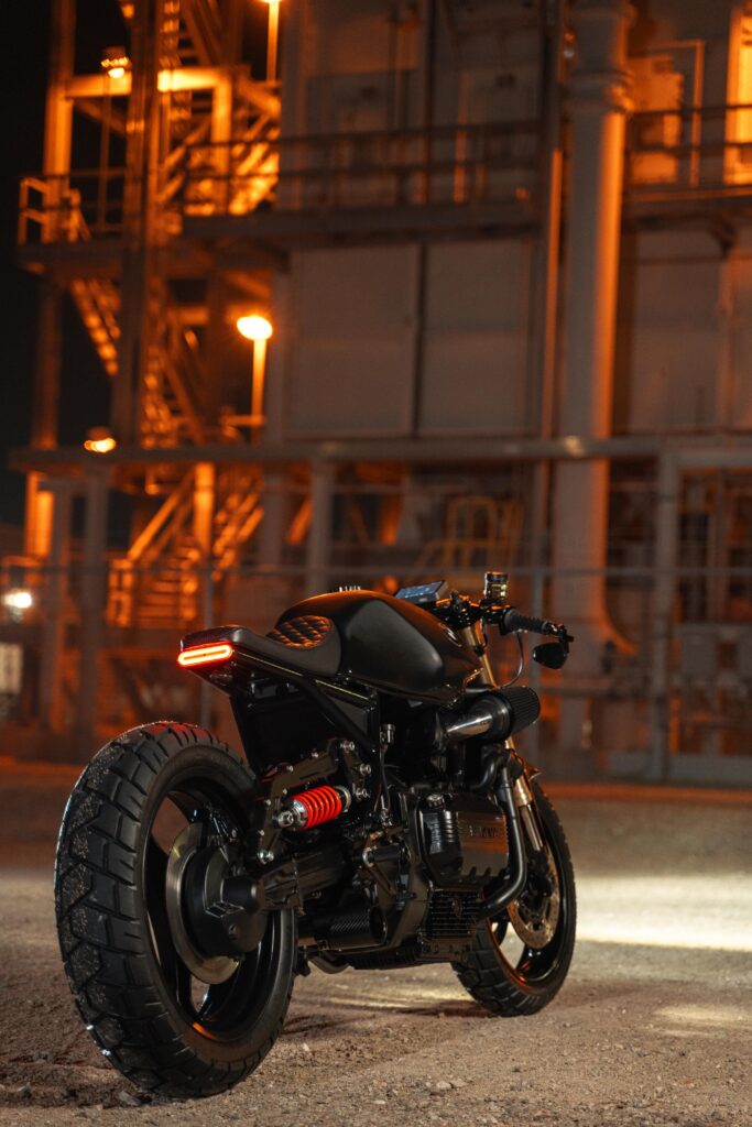 1992 BMW K75 custom café racer
by arnas