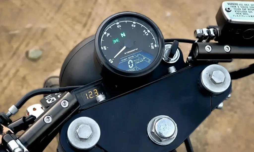 Cafe racer speedometer