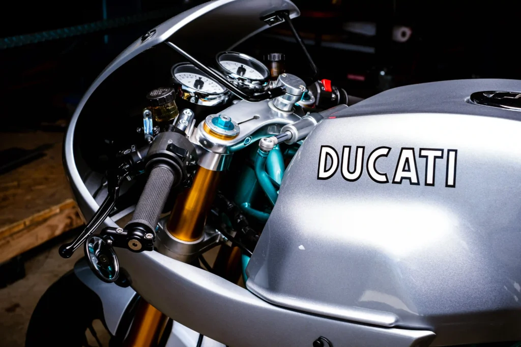 Custom ducati paul smart 1000 le